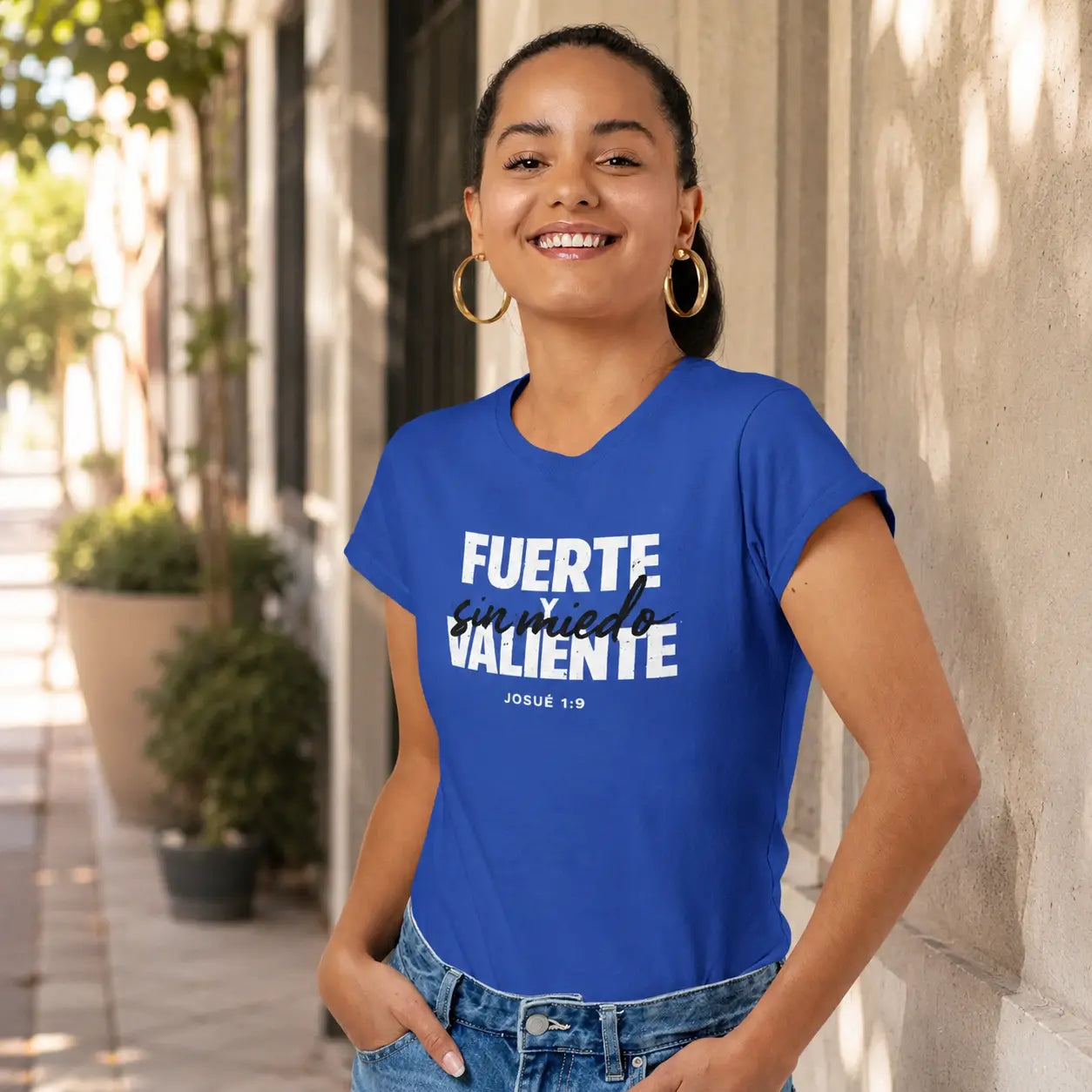 Fuerte sin Miedo Tee - Crossroads Creations