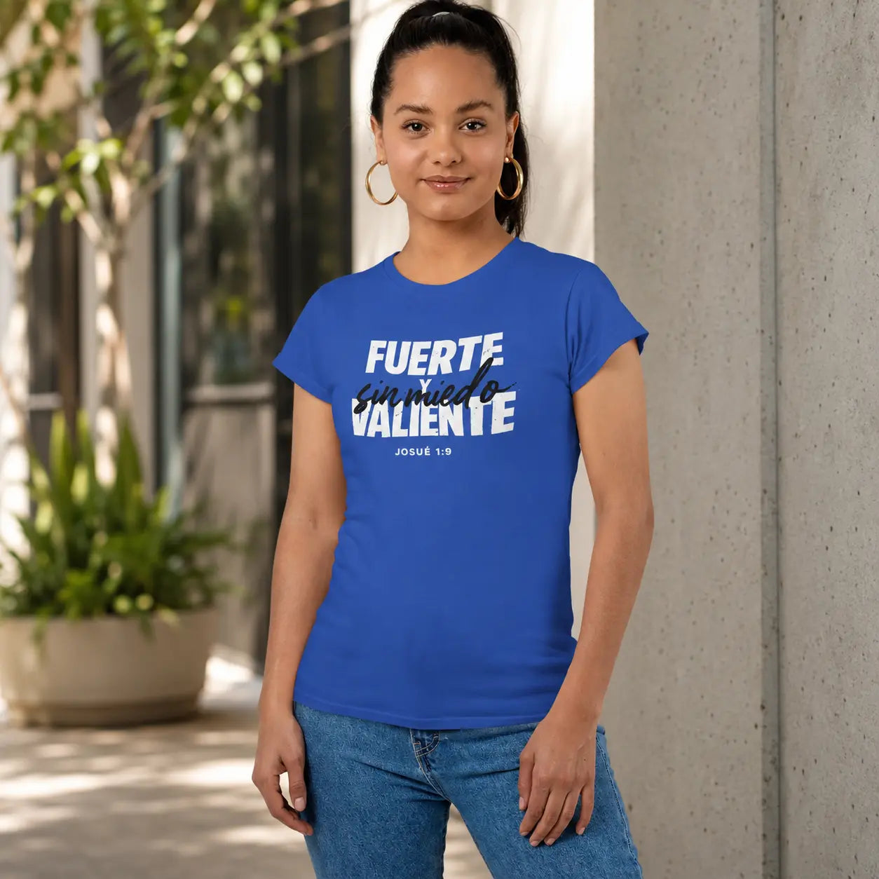 Fuerte sin Miedo Tee - Crossroads Creations