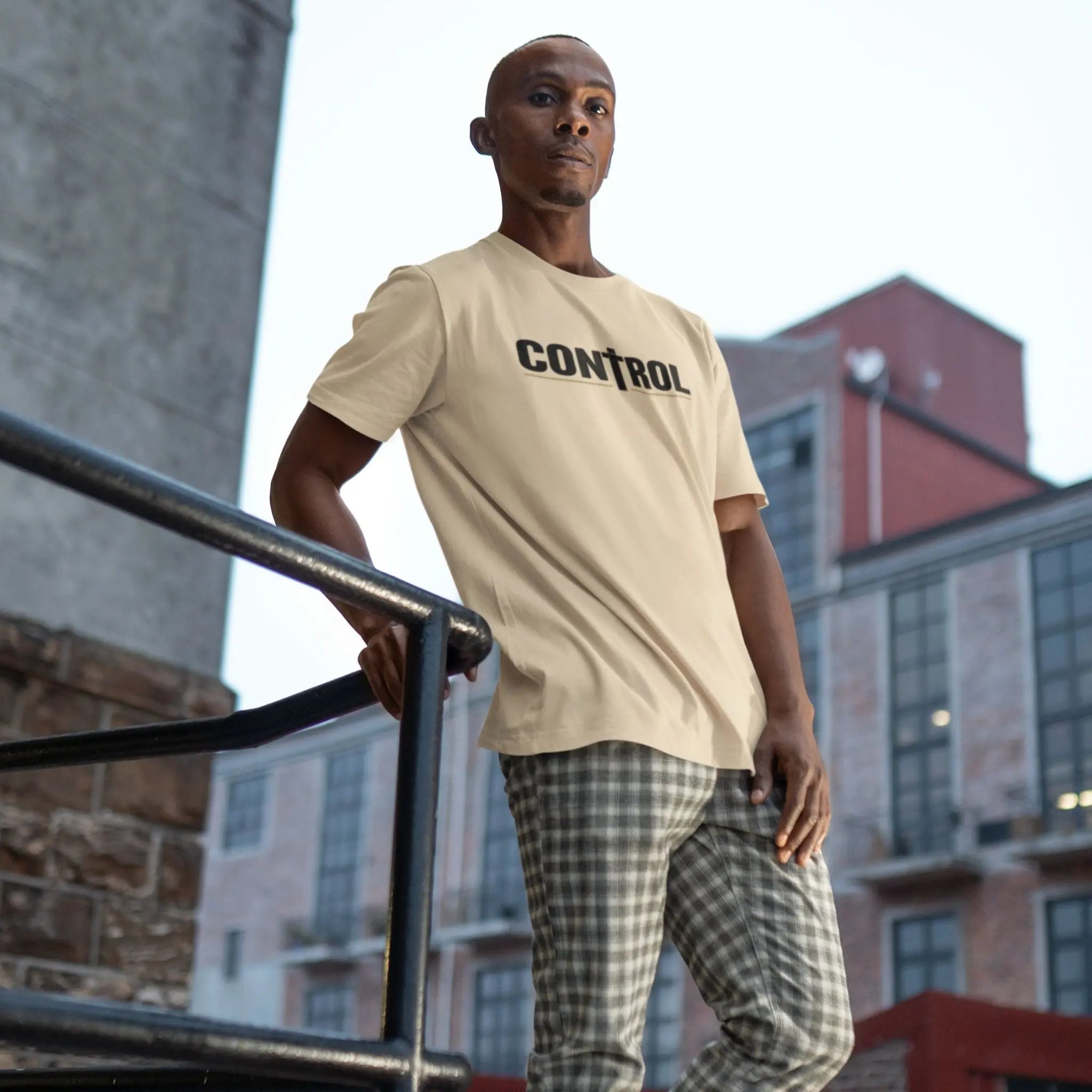Dios Tiene El Control Tee - Crossroads Creations
