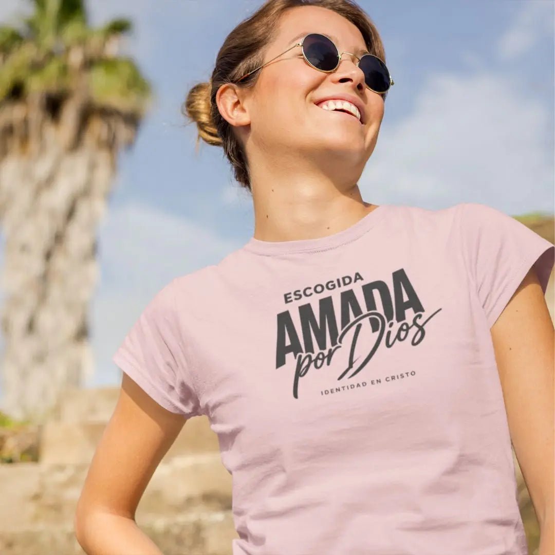 Escogida y Amada Tee - Crossroads Creations