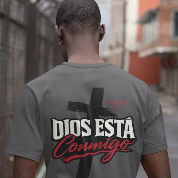 Dios Está Conmigo Tee - Crossroads Creations